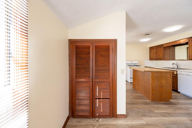 1036 E Linwood Terrace, Springfield, MO 65807