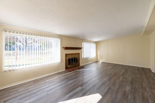 1036 E Linwood Terrace, Springfield, MO 65807