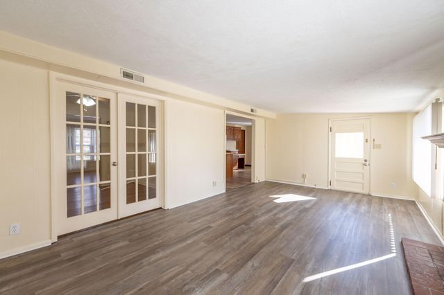 1036 E Linwood Terrace, Springfield, MO 65807