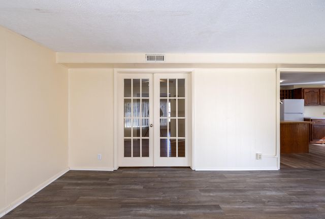 1036 E Linwood Terrace, Springfield, MO 65807