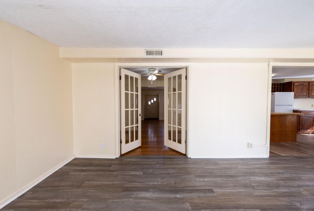 1036 E Linwood Terrace, Springfield, MO 65807