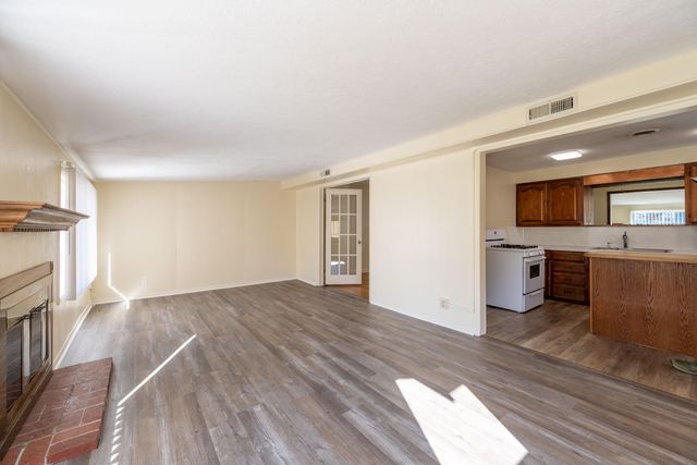 1036 E Linwood Terrace, Springfield, MO 65807