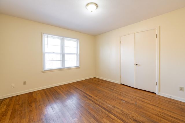 1036 E Linwood Terrace, Springfield, MO 65807