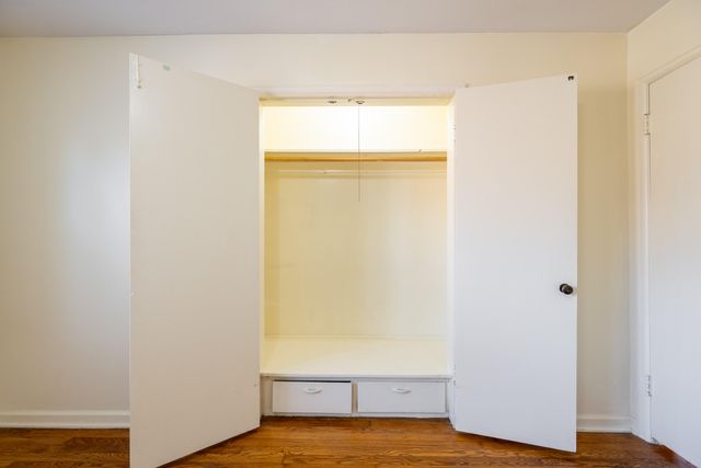 1036 E Linwood Terrace, Springfield, MO 65807