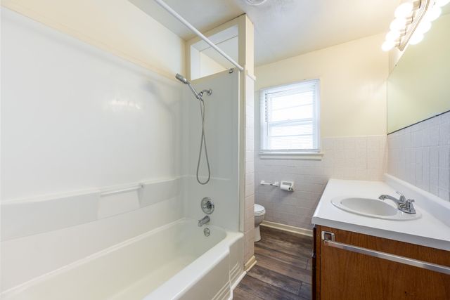 1036 E Linwood Terrace, Springfield, MO 65807