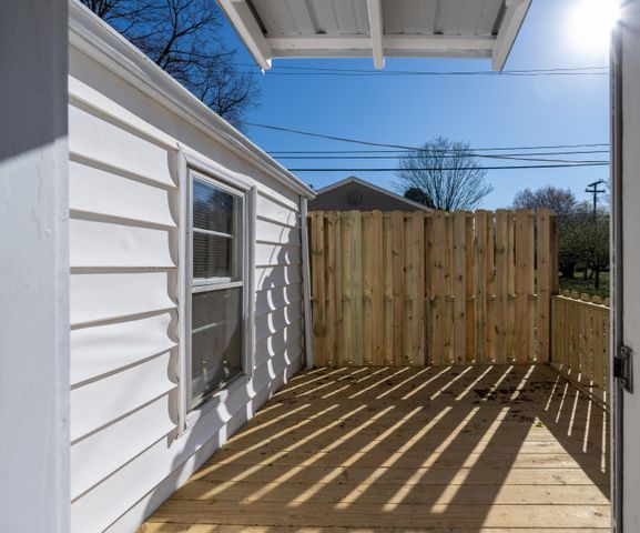 1036 E Linwood Terrace, Springfield, MO 65807