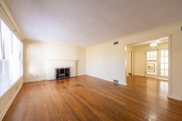 1036 E Linwood Terrace, Springfield, MO 65807