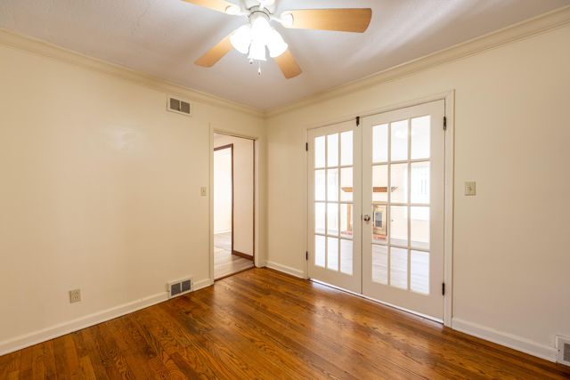 1036 E Linwood Terrace, Springfield, MO 65807