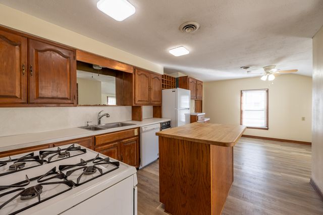 1036 E Linwood Terrace, Springfield, MO 65807