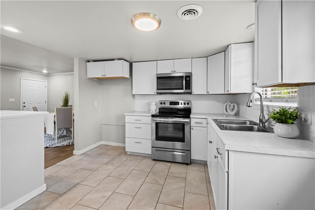 1011 & 1009 W Cypress Street, Rogers, AR 72756