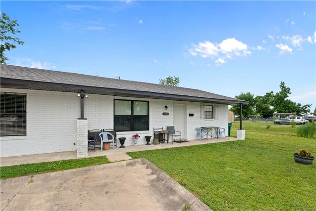 1011 & 1009 W Cypress Street, Rogers, AR 72756