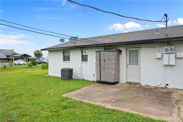 1011 & 1009 W Cypress Street, Rogers, AR 72756