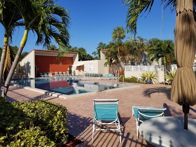 2601 Boundbrook Boulevard 104, Palm Springs, FL 33406