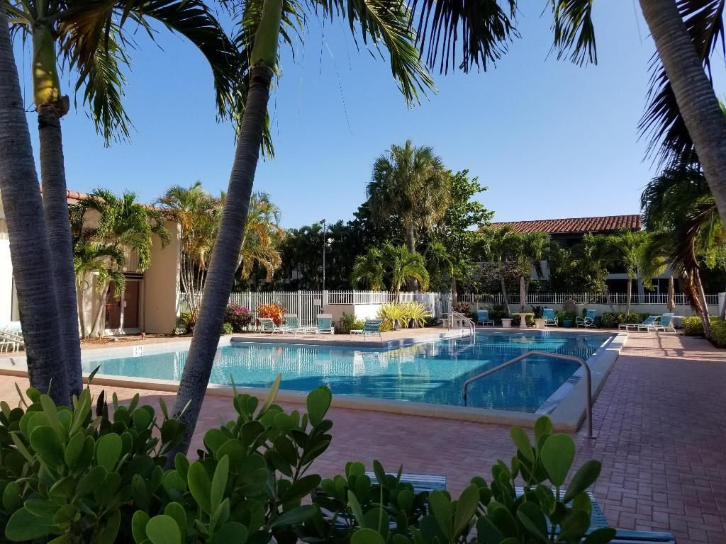 2601 Boundbrook Boulevard 104, Palm Springs, FL 33406