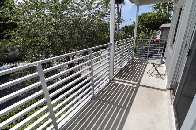 609 NE 28th St 1, Wilton Manors, FL 33334