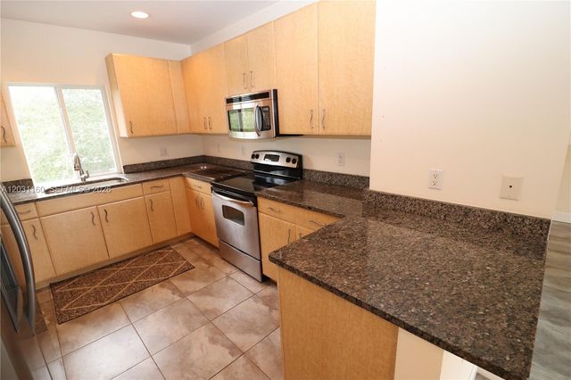 609 NE 28th St 1, Wilton Manors, FL 33334
