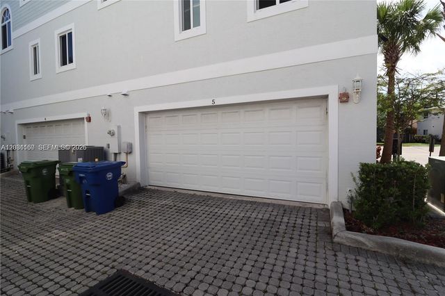 609 NE 28th St 1, Wilton Manors, FL 33334