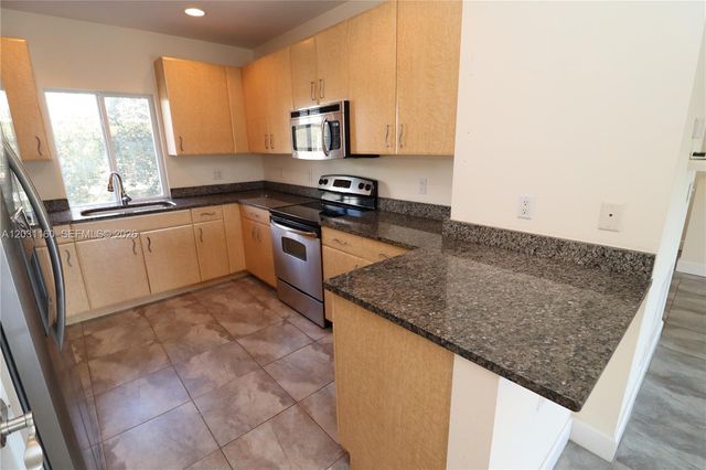 609 NE 28th St 1, Wilton Manors, FL 33334