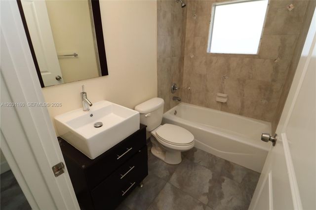 609 NE 28th St 1, Wilton Manors, FL 33334