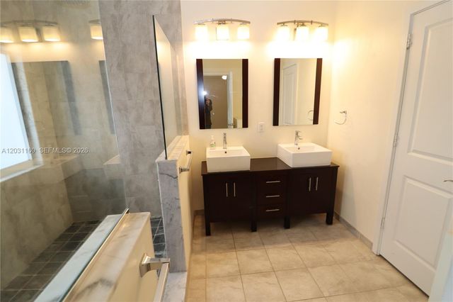 609 NE 28th St 1, Wilton Manors, FL 33334