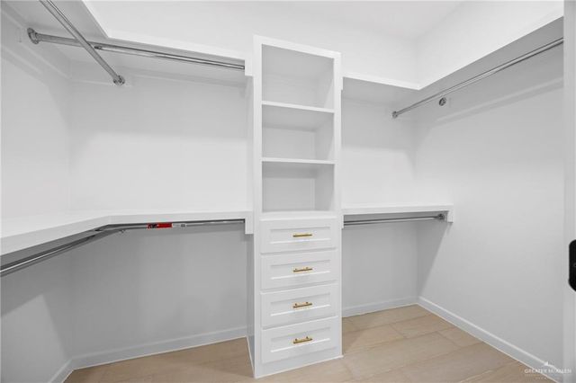 2221 N Woody Street, Edinburg, TX 78541