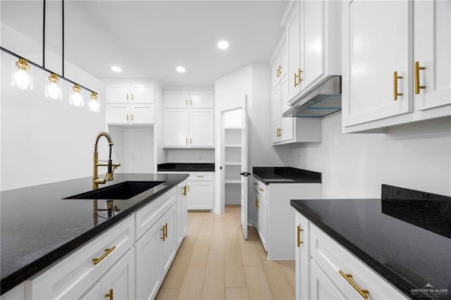 2221 N Woody Street, Edinburg, TX 78541