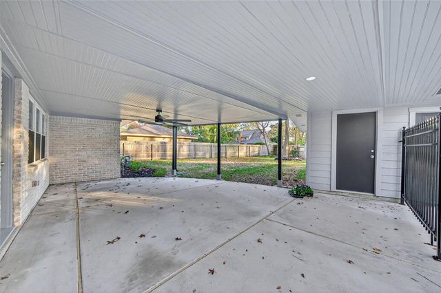 902 Kingsbridge Road, Houston, TX 77073