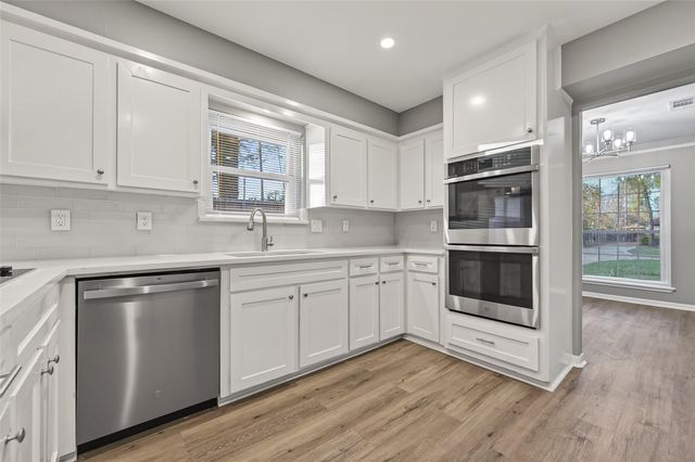 902 Kingsbridge Road, Houston, TX 77073