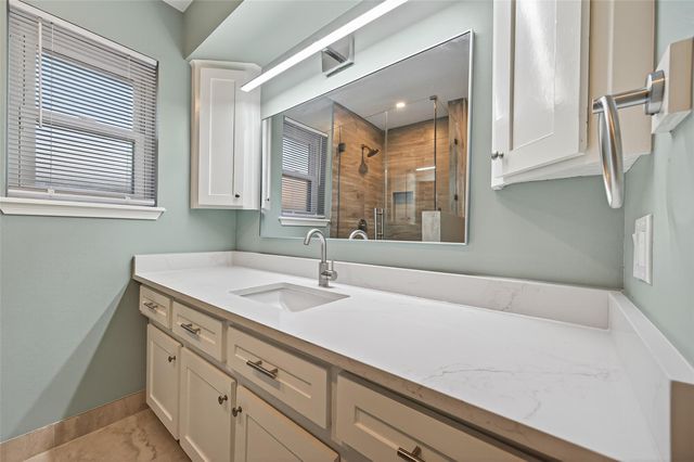 902 Kingsbridge Road, Houston, TX 77073