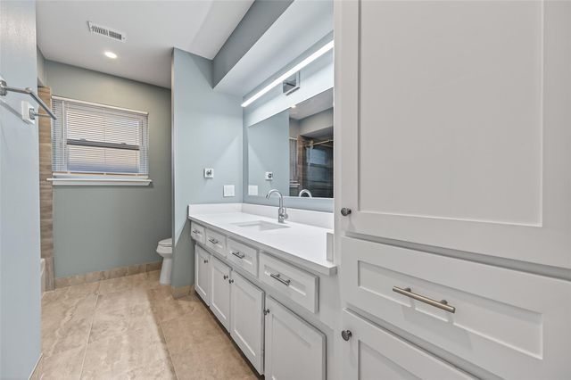 902 Kingsbridge Road, Houston, TX 77073