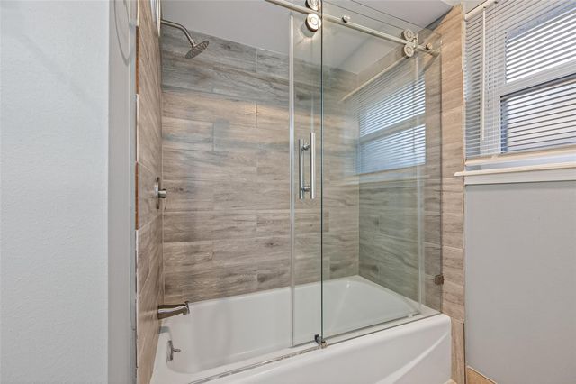 902 Kingsbridge Road, Houston, TX 77073