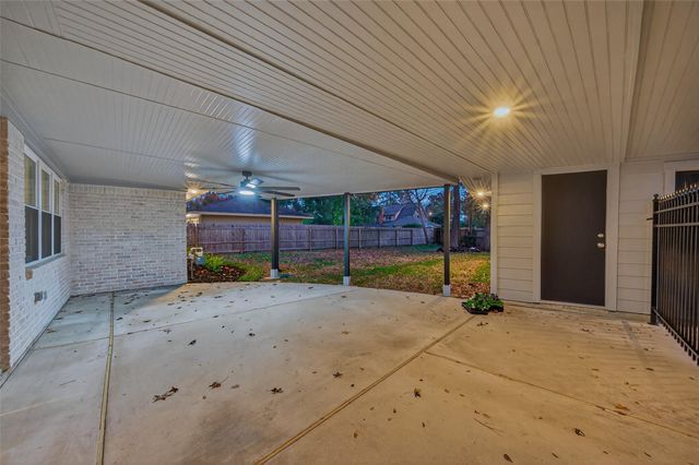 902 Kingsbridge Road, Houston, TX 77073