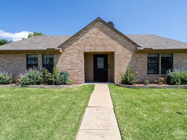 8209 Woodside Road, Rowlett, TX 75088