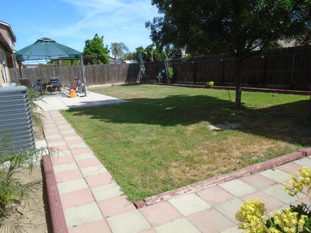 1383 Manor Avenue, Hanford, CA 93230