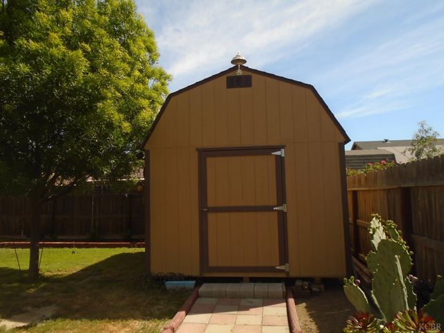 1383 Manor Avenue, Hanford, CA 93230