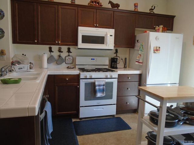 1383 Manor Avenue, Hanford, CA 93230