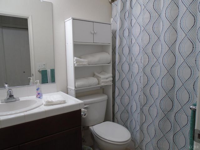 1383 Manor Avenue, Hanford, CA 93230