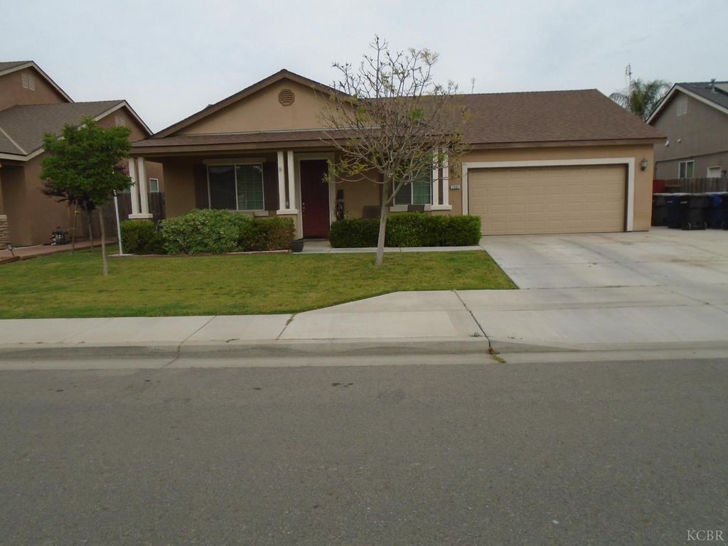 1383 Manor Avenue, Hanford, CA 93230