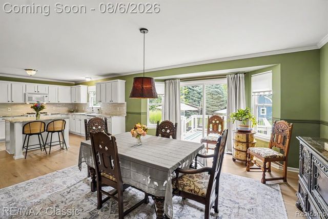 8655 Pettysville Road, Pinckney, MI 48169