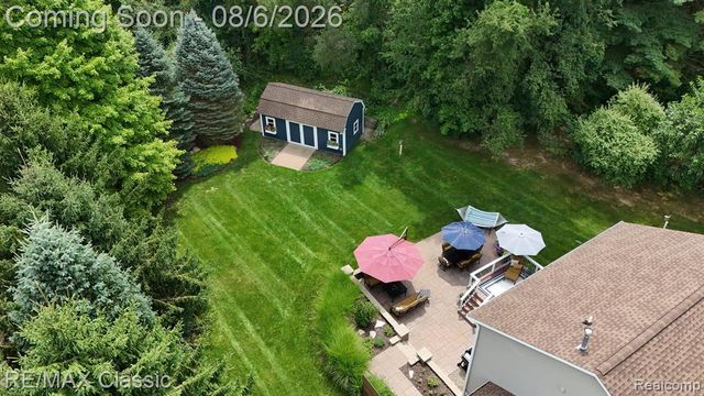 8655 Pettysville Road, Pinckney, MI 48169