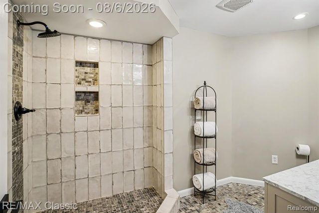 8655 Pettysville Road, Pinckney, MI 48169