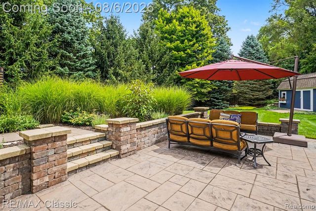 8655 Pettysville Road, Pinckney, MI 48169
