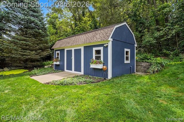 8655 Pettysville Road, Pinckney, MI 48169