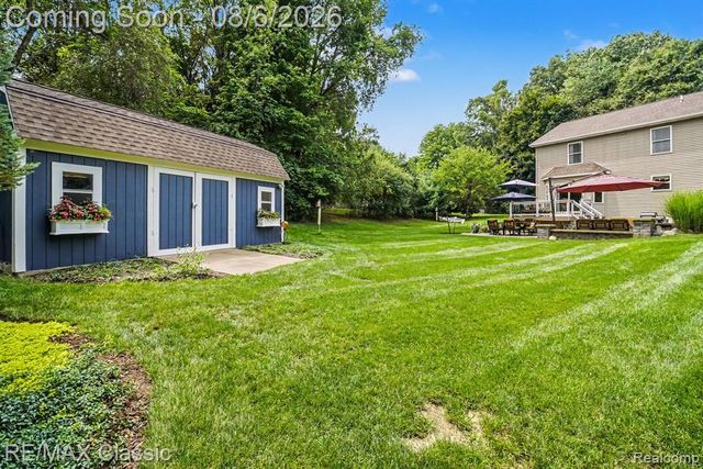 8655 Pettysville Road, Pinckney, MI 48169