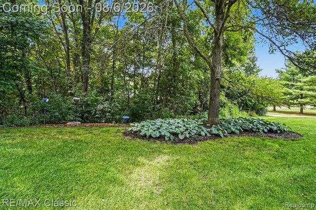 8655 Pettysville Road, Pinckney, MI 48169