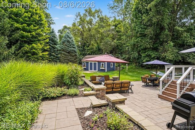 8655 Pettysville Road, Pinckney, MI 48169
