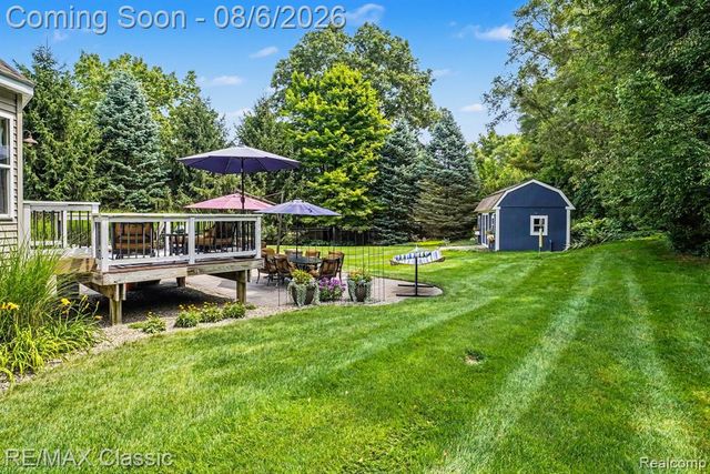 8655 Pettysville Road, Pinckney, MI 48169