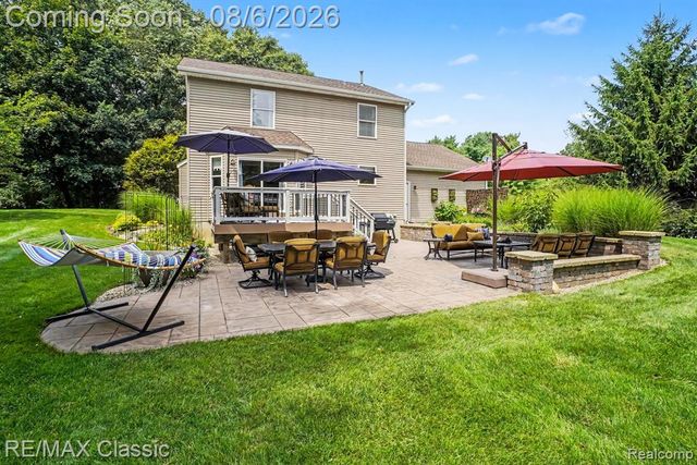 8655 Pettysville Road, Pinckney, MI 48169