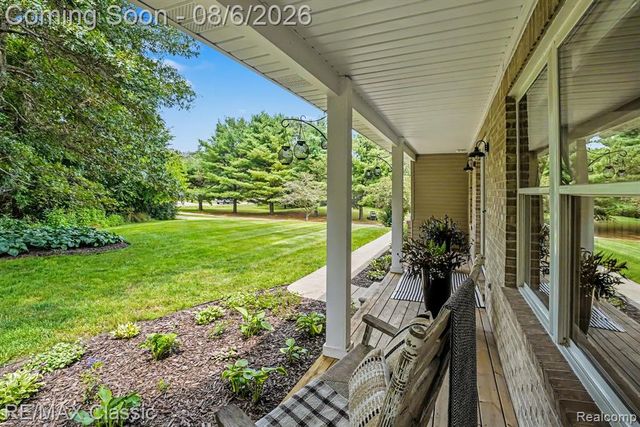 8655 Pettysville Road, Pinckney, MI 48169