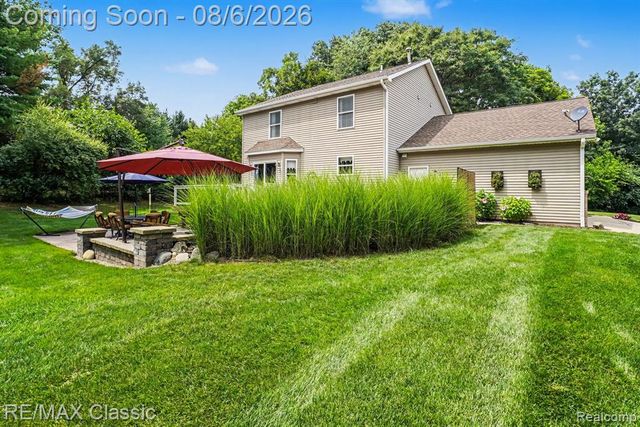 8655 Pettysville Road, Pinckney, MI 48169